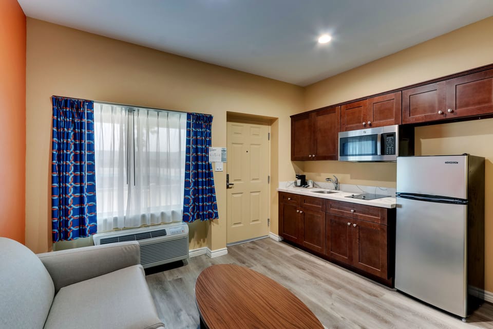 Standard Studio | Iron/ironing board, bed sheets, wheelchair access