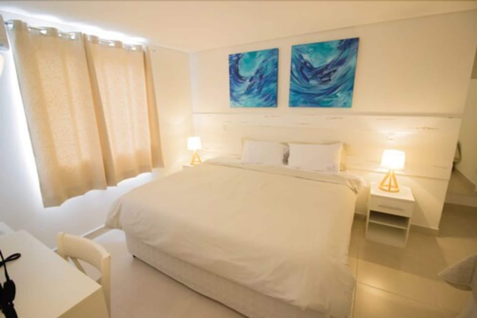 Premium bedding, in-room safe, free WiFi, bed sheets