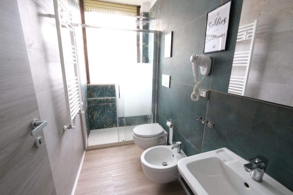 Bathtub, deep soaking tub, free toiletries, hair dryer