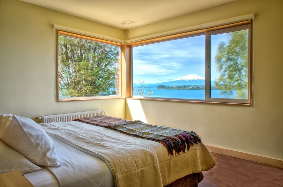 Eco Cabaña Suite | Minibar, in-room safe, desk, blackout drapes