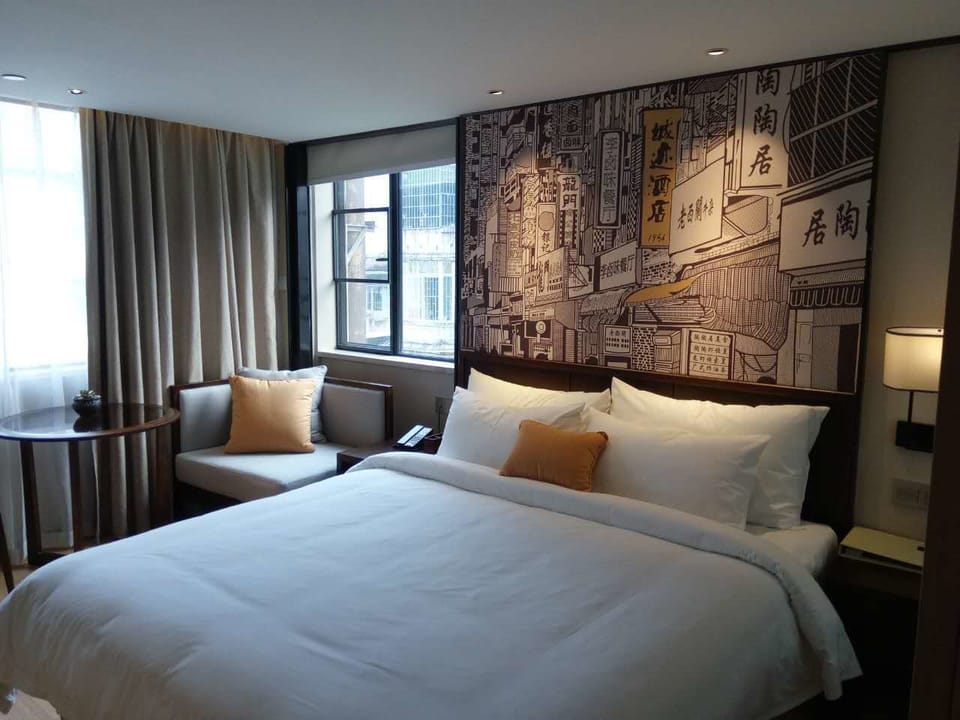 Premium bedding, down comforters, minibar, in-room safe