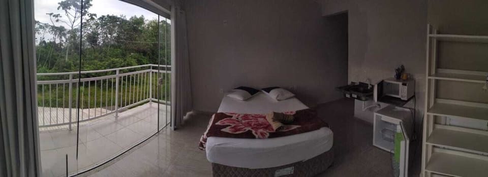 Minibar, free WiFi, bed sheets