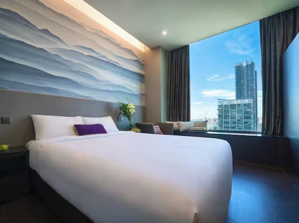 Premium bedding, in-room safe, desk, laptop workspace