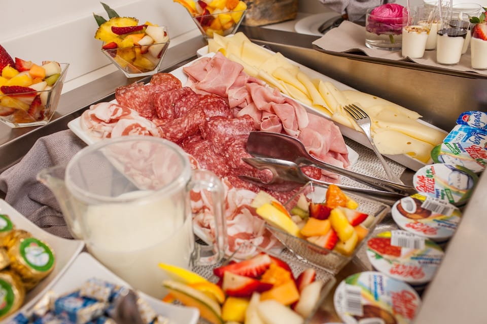 Free daily cooked-to-order breakfast