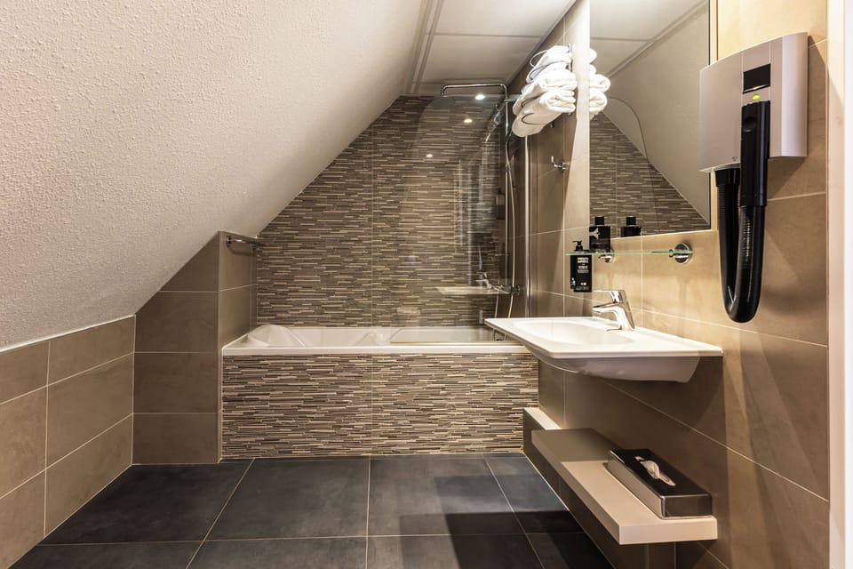 Rainfall showerhead, hair dryer, towels, soap