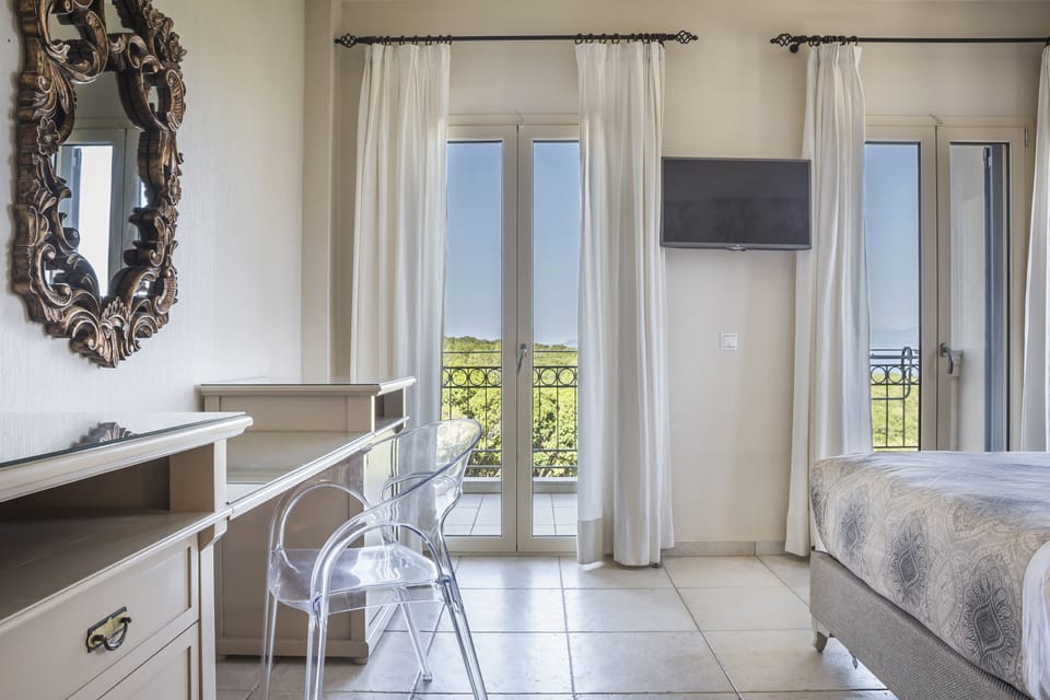 Standard Room | Premium bedding, minibar, in-room safe, individually decorated