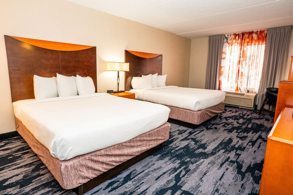 1 bedroom, premium bedding, down comforters, desk