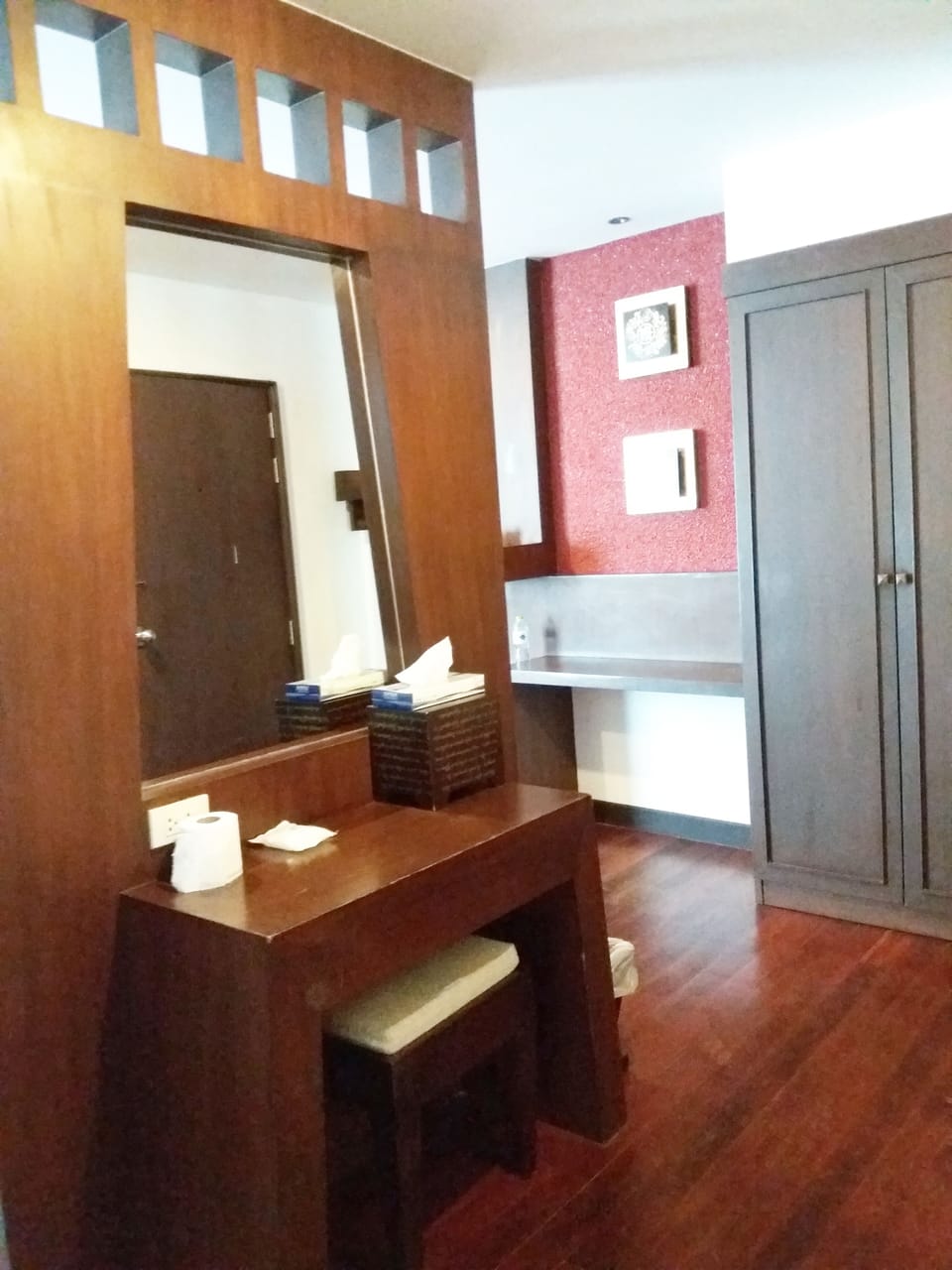 Suite | In-room safe, desk, free WiFi