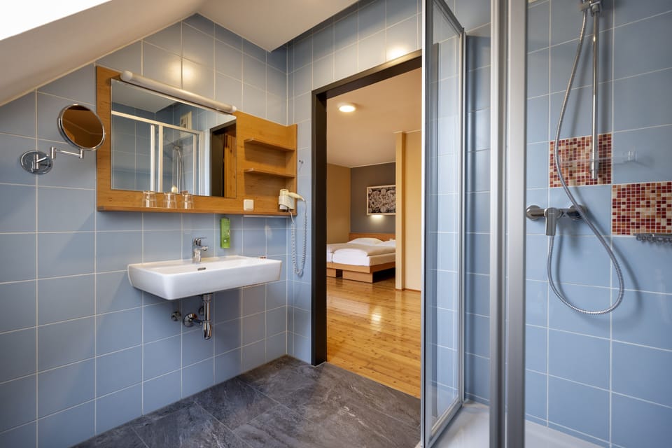 Shower, towels