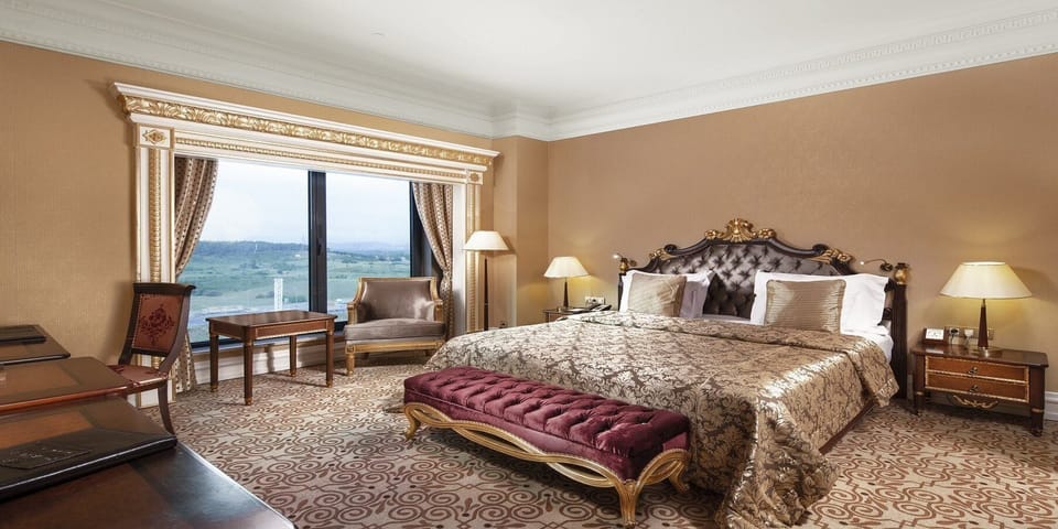 Suite, Accessible (Jakuzzi) | Premium bedding, down comforters, minibar, in-room safe