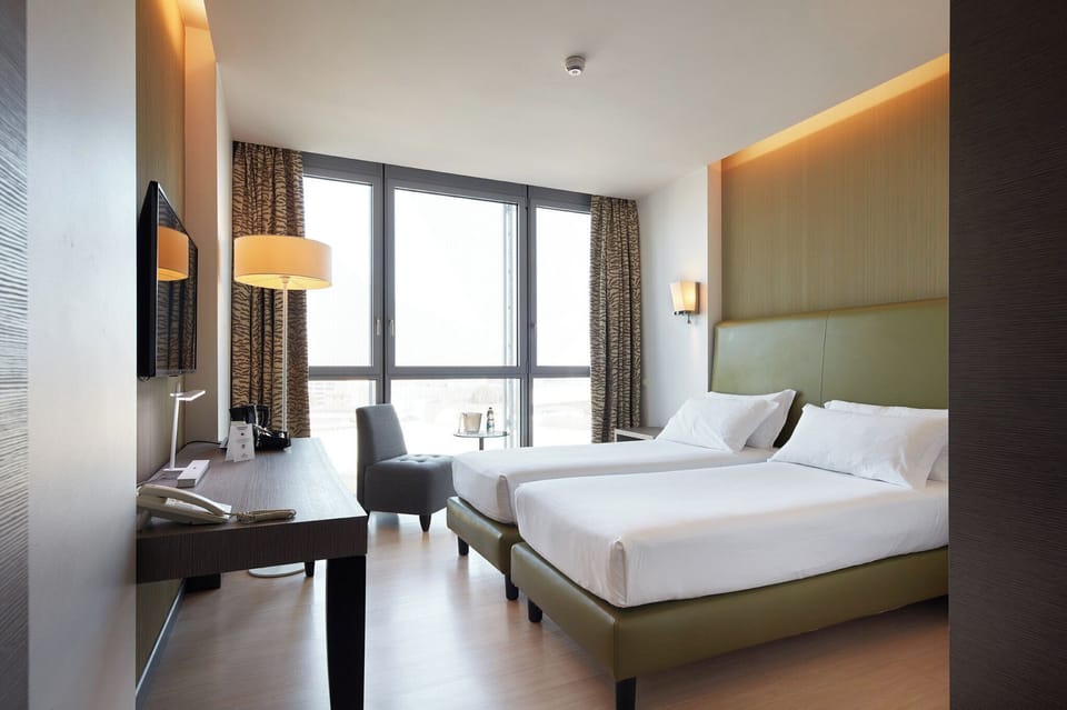Premium Room, 2 Twin Beds, Smoking | Minibar, in-room safe, individually furnished, desk