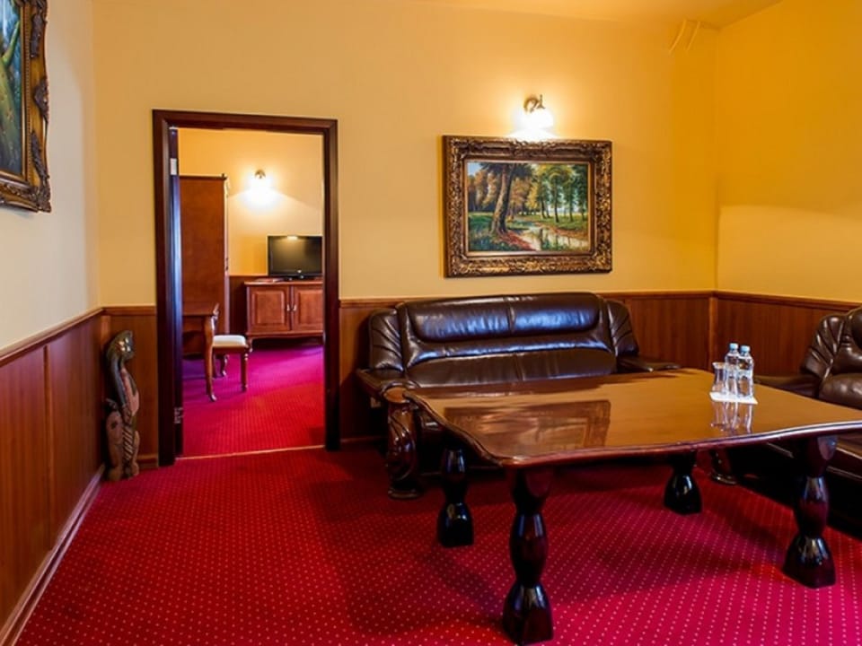 Apartment | In-room safe, desk, iron/ironing board, free cribs/infant beds