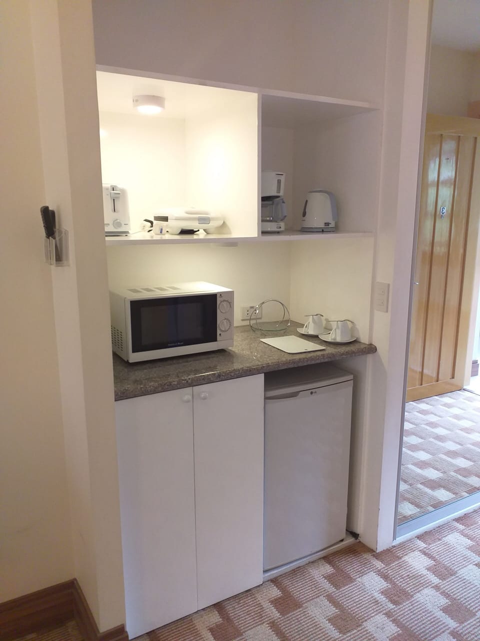 Deluxe Room | Private kitchenette | Electric kettle