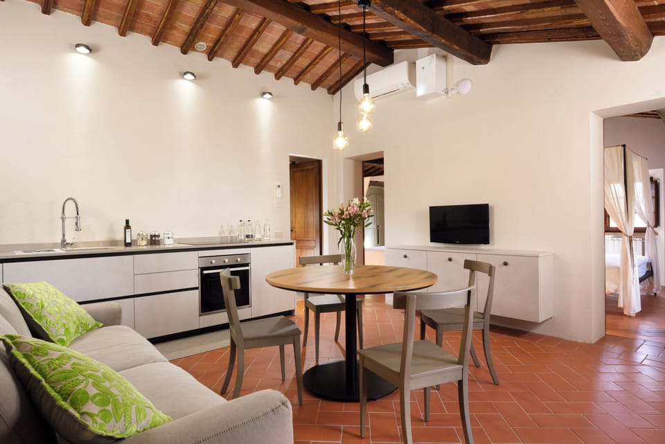 Appartamento 2 camere da letto- 4 km da edificio principale | Living area | LCD TV