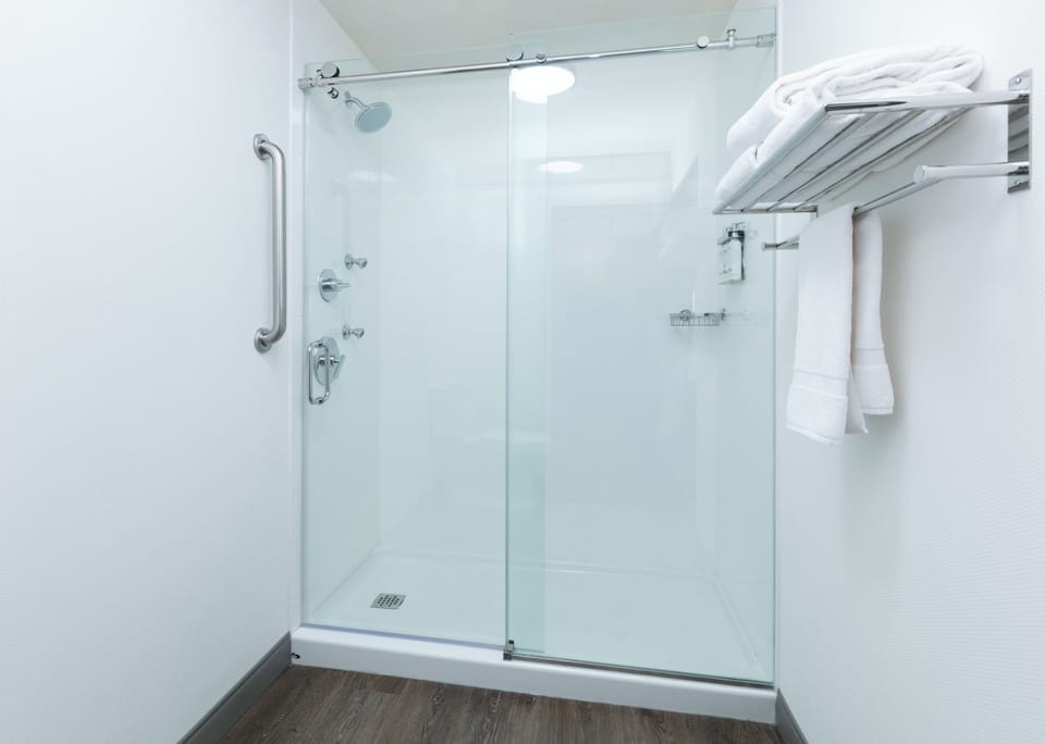 Suite, 1 King Bed | Bathroom | Combined shower/tub, designer toiletries, hair dryer