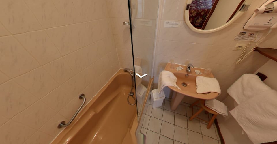 Classic Twin Room | Bathroom | Rainfall showerhead, hair dryer, towels