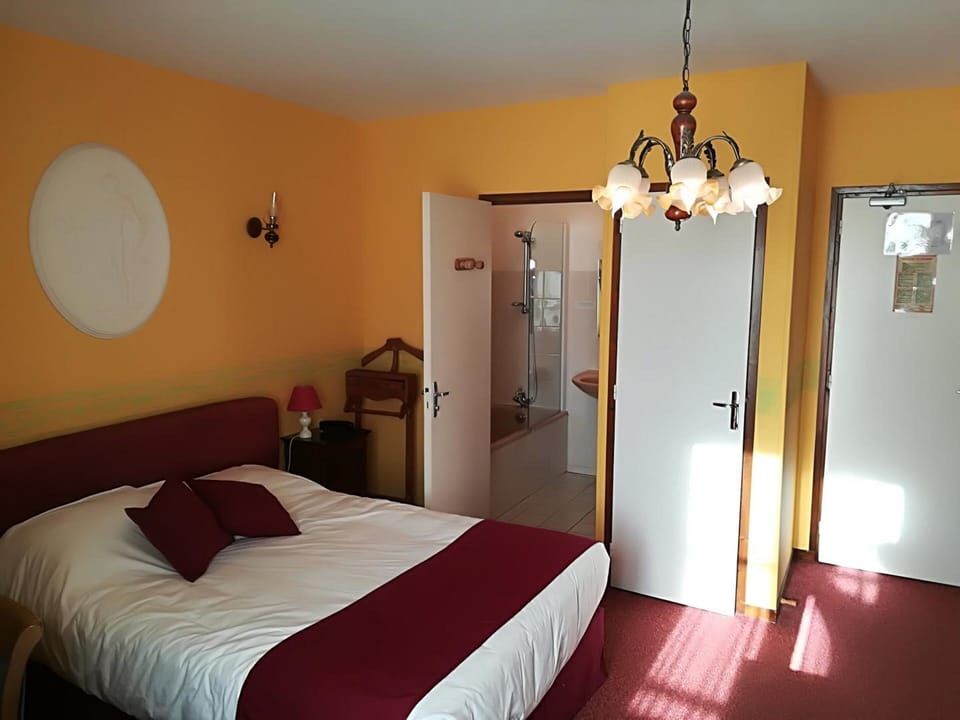 Double Room | In-room safe, free WiFi, bed sheets