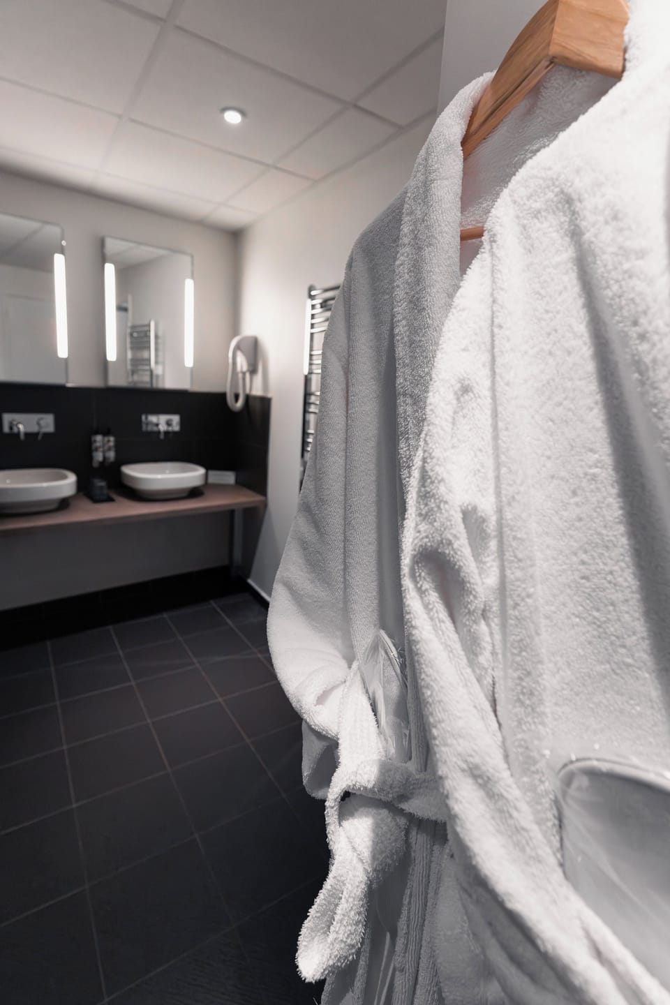 Family Suite | Bathroom | Free toiletries, hair dryer, slippers, towels