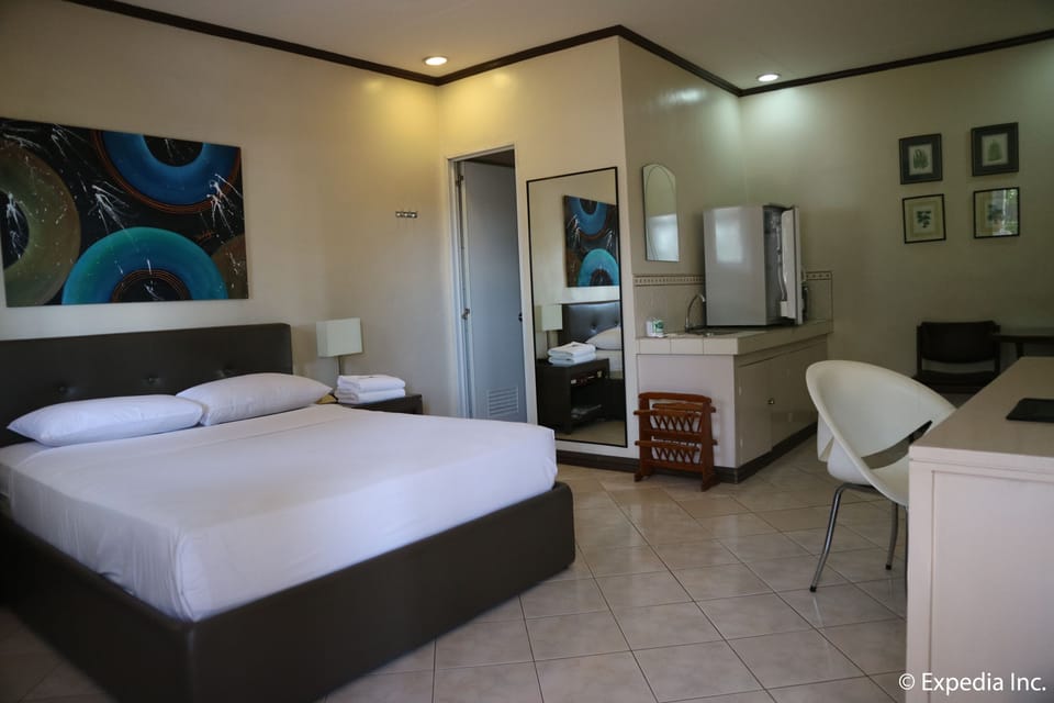 Executive Room | In-room safe, individually furnished, desk, soundproofing