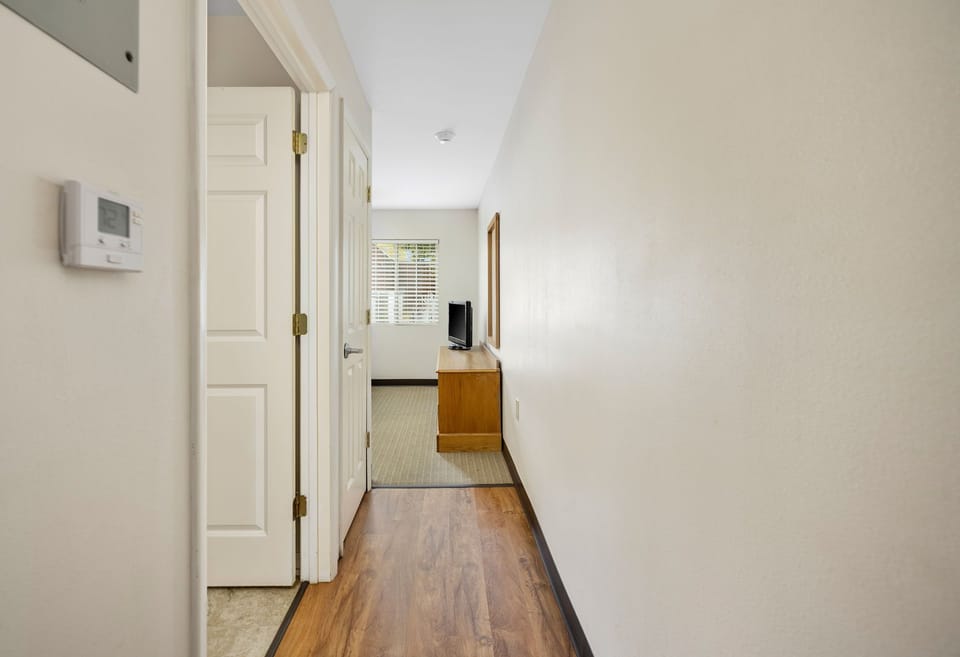 Standard Suite | 1 bedroom, Tempur-Pedic beds, desk, soundproofing