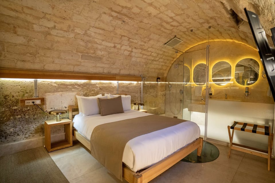 Executive Room | Egyptian cotton sheets, premium bedding, minibar, in-room safe