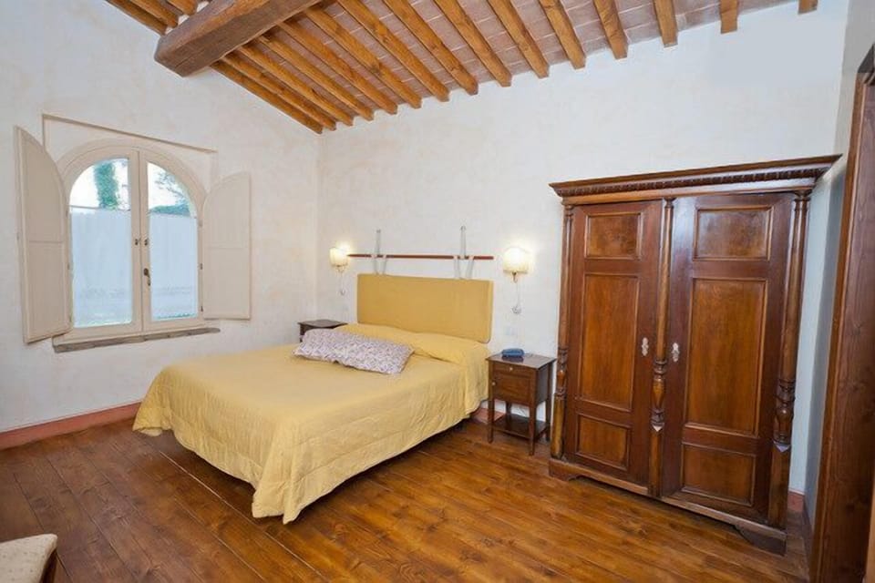 Minibar, in-room safe, cribs/infant beds, free WiFi