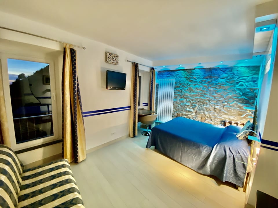 Panoramic Room, Multiple Beds, Air conditioning, Ocean View | Hypo-allergenic bedding, down comforters, pillowtop beds, in-room safe