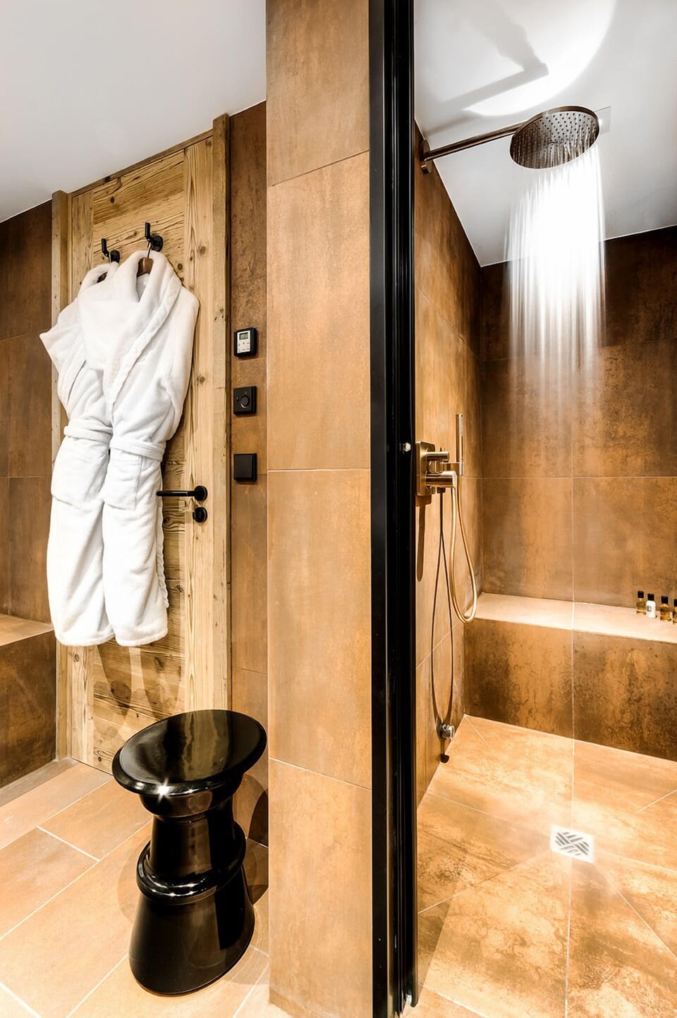 Superior Suite | Bathroom | Free toiletries, hair dryer, bathrobes, slippers