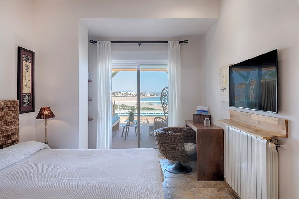 Double Room, 1 Double or 2 Twin Beds, Terrace, Sea View | Down comforters, memory foam beds, in-room safe, desk