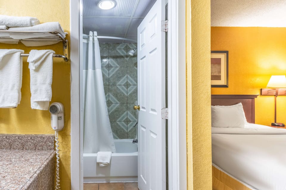 Room, 2 Queen Beds, Non Smoking | Bathroom | Bathtub, free toiletries, hair dryer, towels