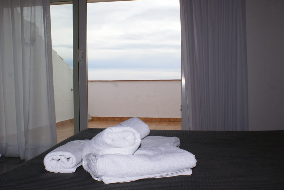 Superior Studio Suite, Beach View | Free WiFi
