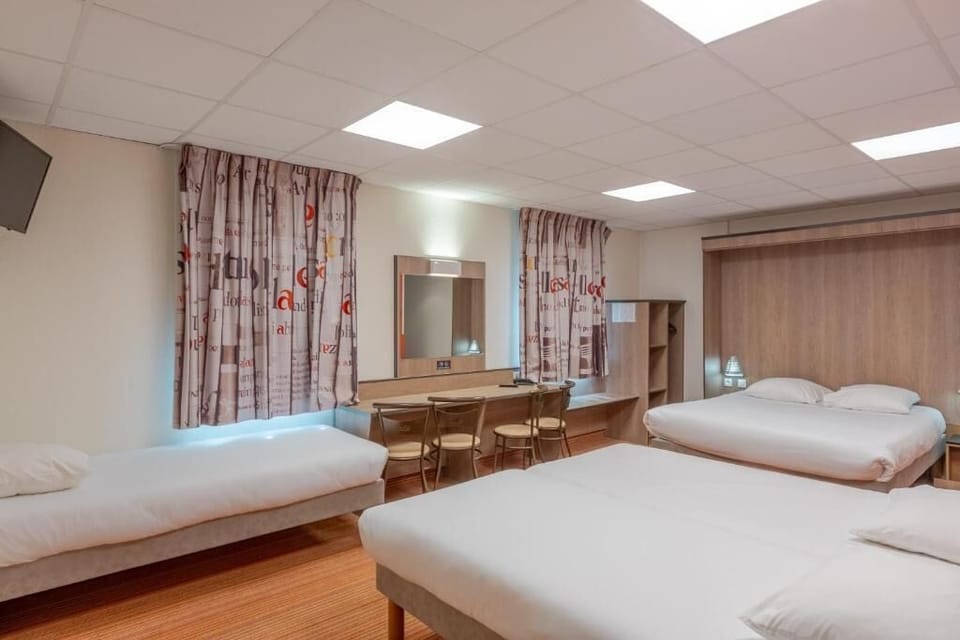 Family Room | Desk, soundproofing, iron/ironing board (on request), WiFi (free)