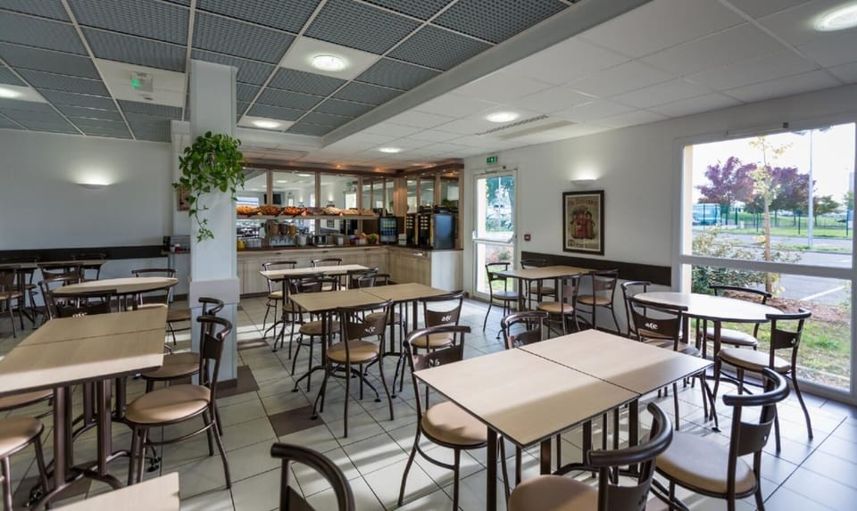 Daily buffet breakfast (EUR 9.90 per person)