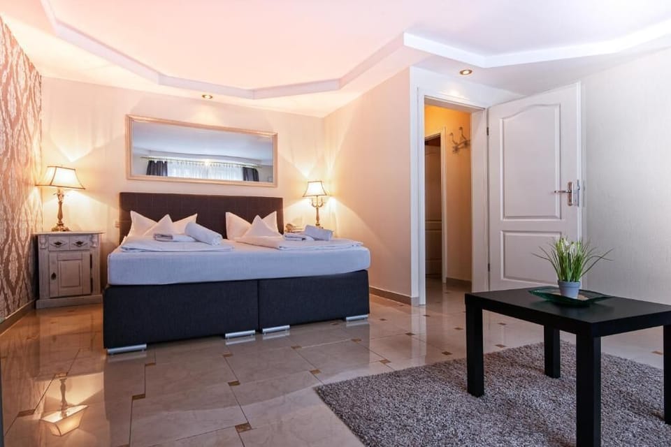 Hypo-allergenic bedding, down comforters, minibar, in-room safe