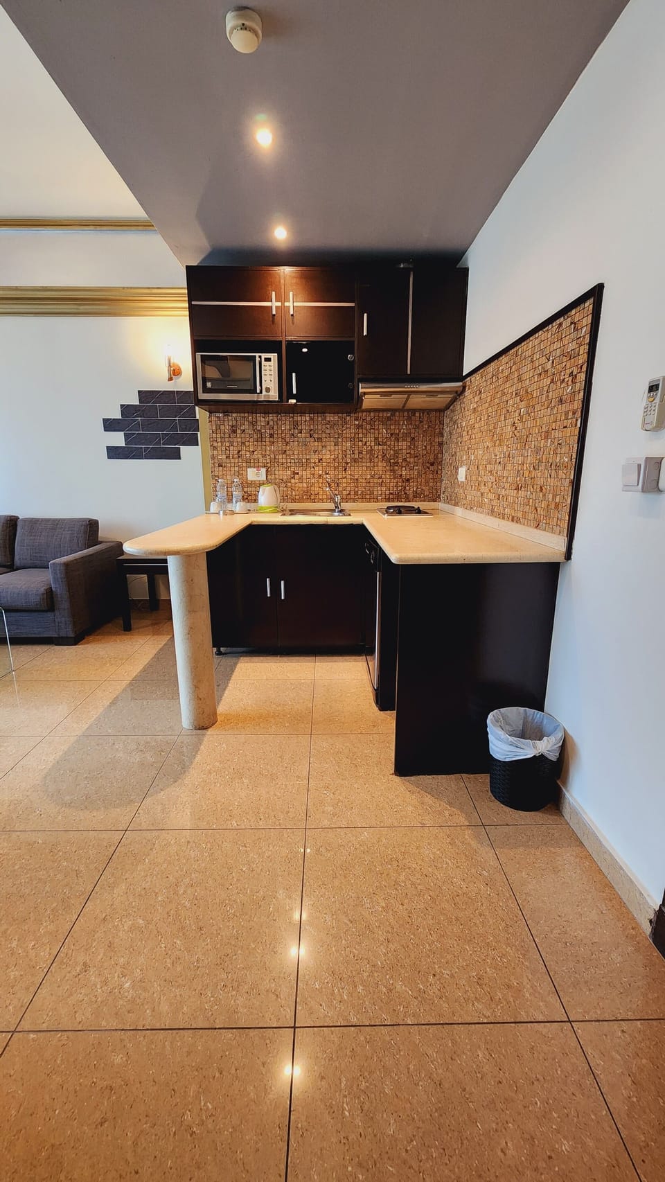 Junior Suite | Private kitchen | Fridge, cookware/dishes/utensils