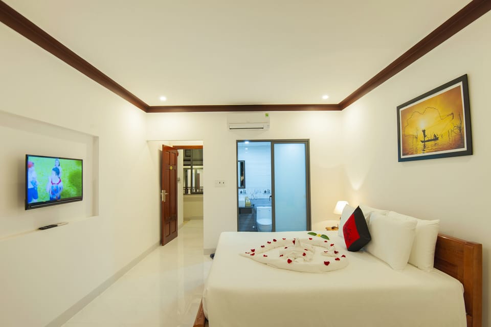 Deluxe Double or Twin Room, River View | Premium bedding, memory foam beds, minibar, in-room safe