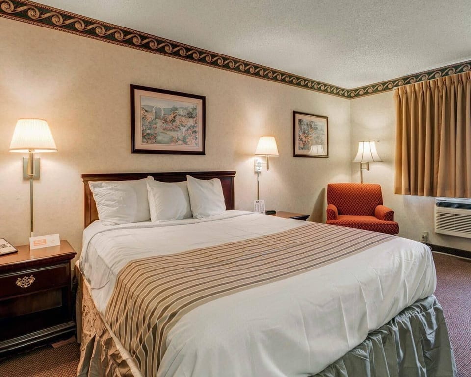 Desk, free WiFi, bed sheets, alarm clocks