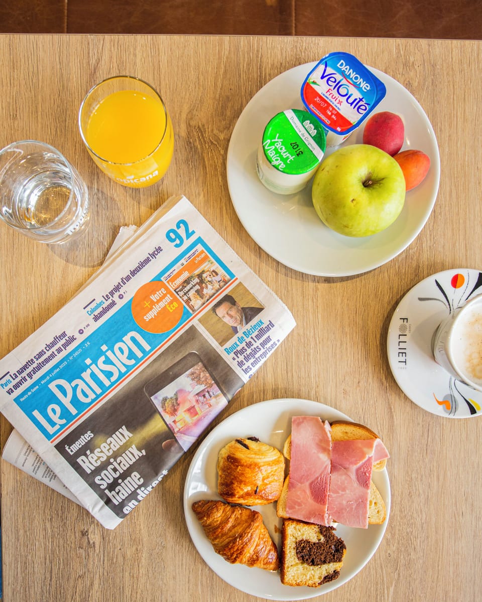 Daily cooked-to-order breakfast (EUR 15 per person)