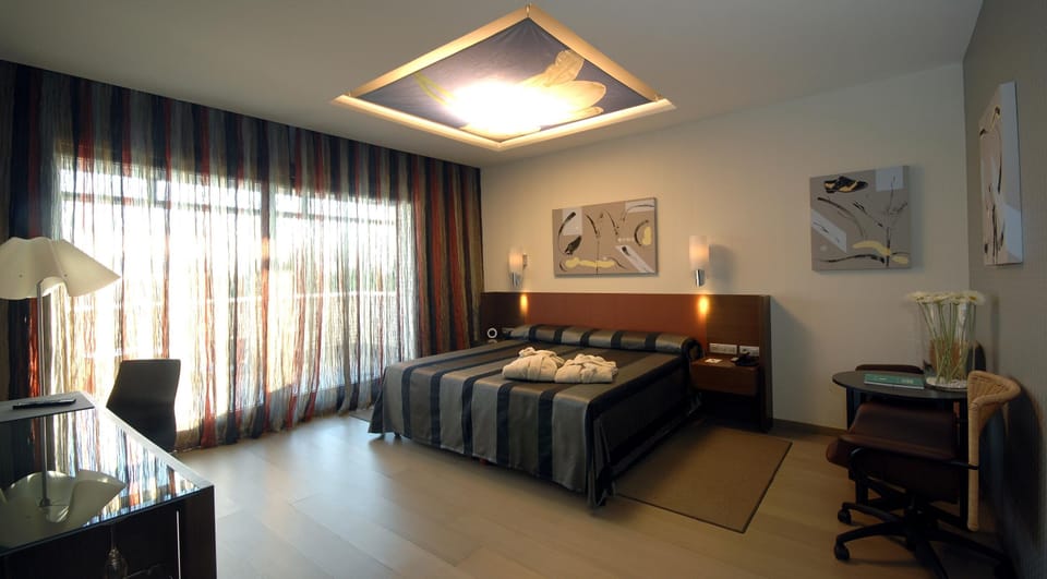 Junior Suite | Premium bedding, memory foam beds, minibar, in-room safe