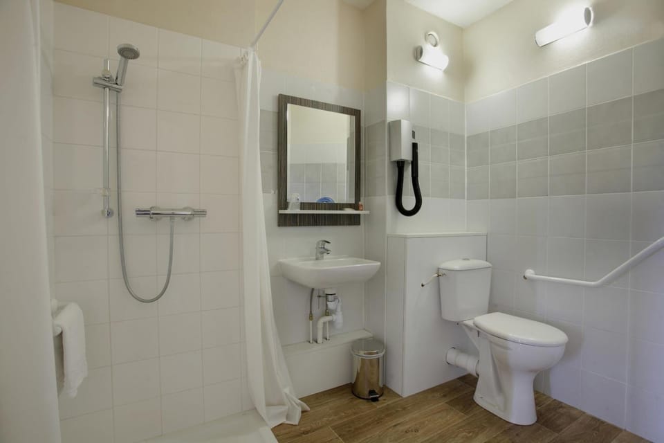 Shower, free toiletries, hair dryer, towels