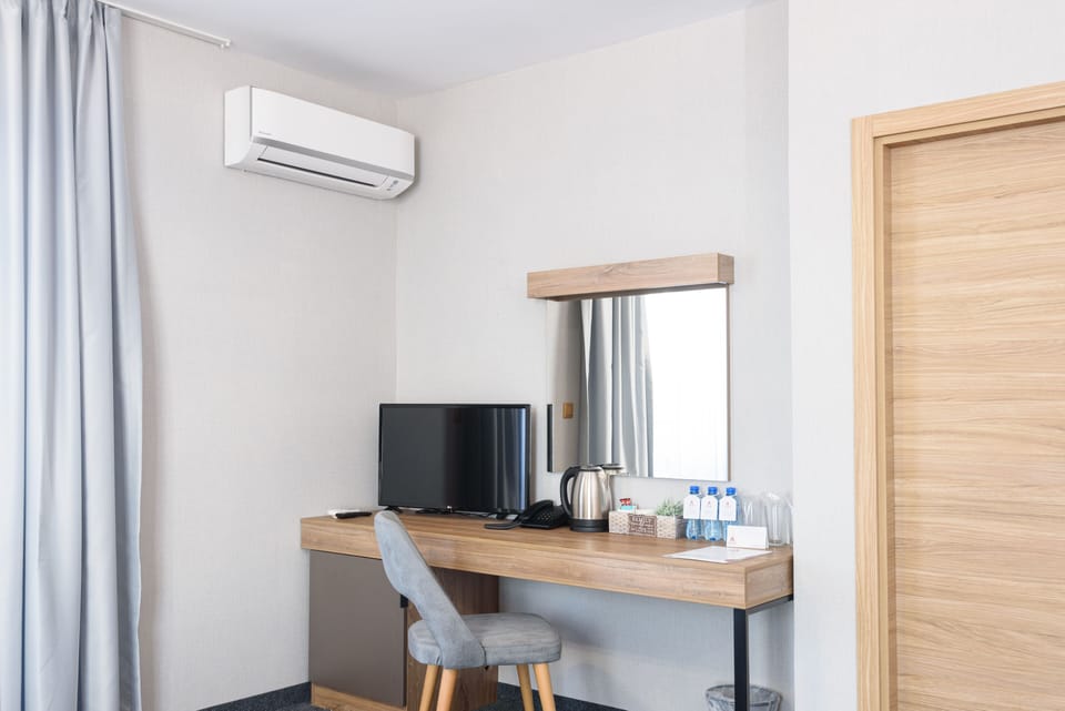 Deluxe Triple Room | In-room safe, desk, iron/ironing board (on request), cribs (free)