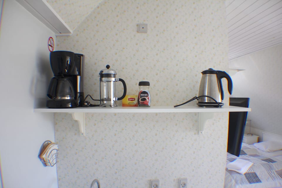 Studio, Balcony | Private kitchenette | Stovetop, cookware/dishes/utensils