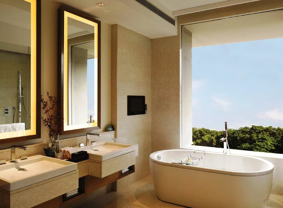 Separate tub and shower, deep soaking tub, rainfall showerhead