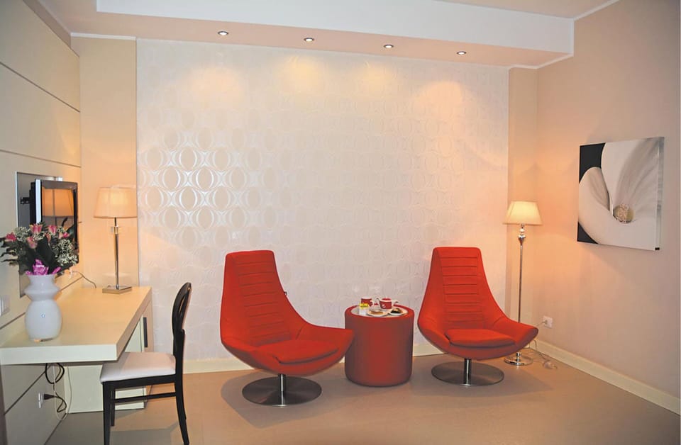 Junior Suite | Premium bedding, minibar, in-room safe, desk