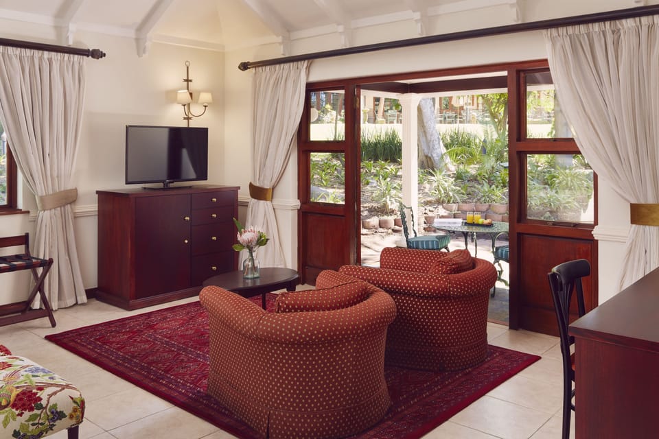 Studio Suite, Patio, Garden View | Living area | Flat-screen TV