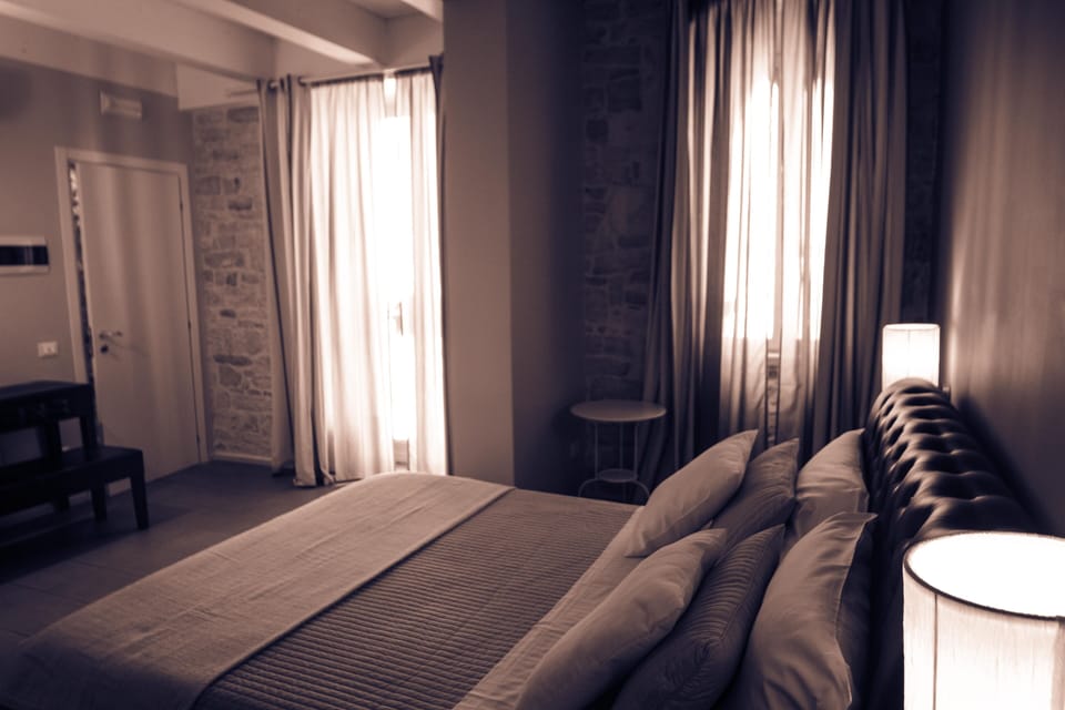 Deluxe Room | Desk, laptop workspace, blackout drapes, rollaway beds