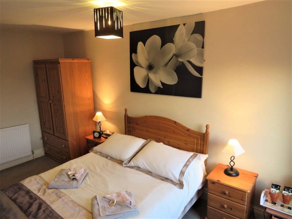 Standard Double Room, Ensuite | Bed sheets