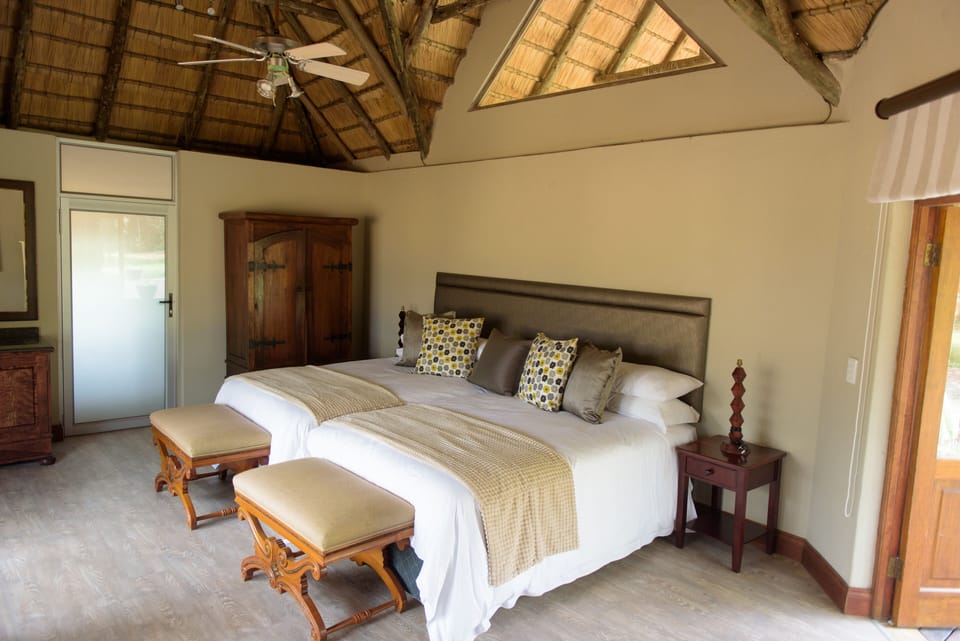 Luxury Room (Entabeni Executive) | In-room safe, desk, WiFi (free), individually decorated