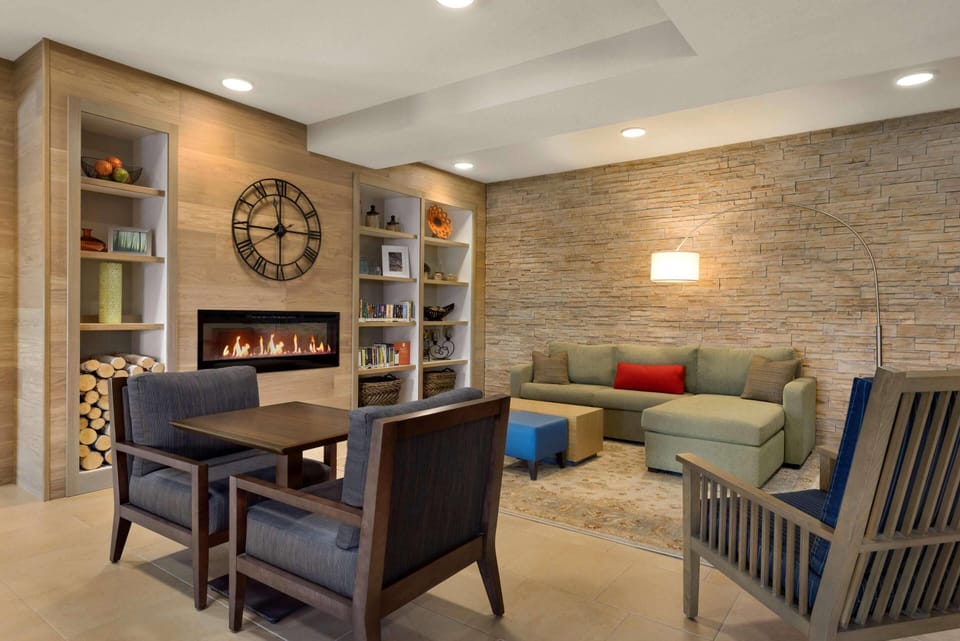 Country Inn & Suites by Radisson, St. Cloud West, MN Hotel in St Cloud