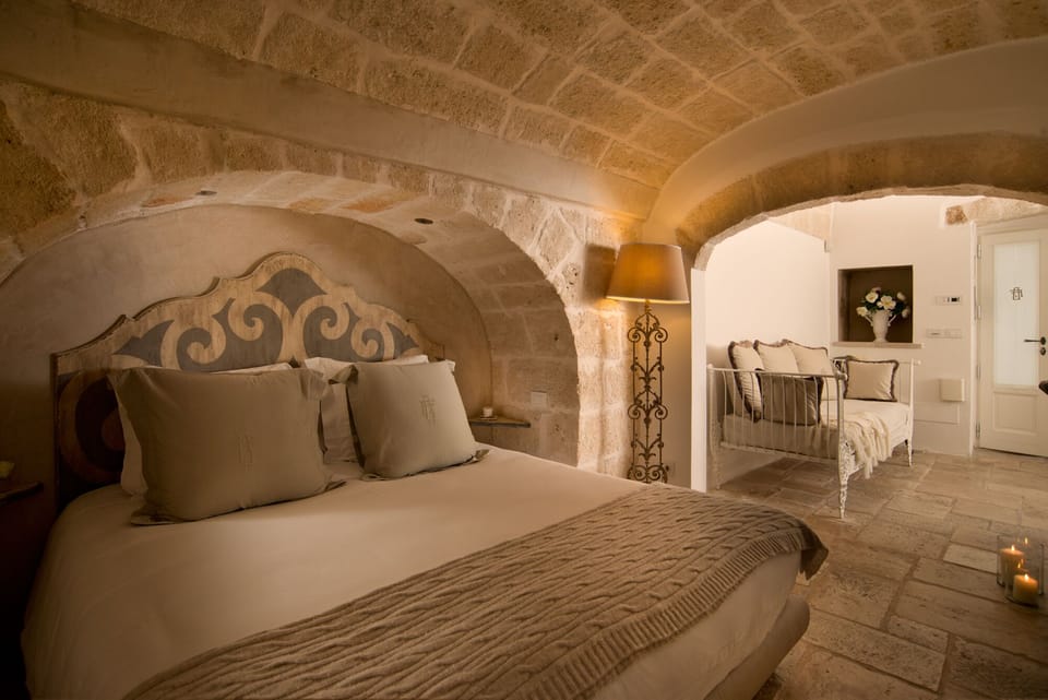 Deluxe Room, Ground Floor | Premium bedding, pillowtop beds, minibar, in-room safe